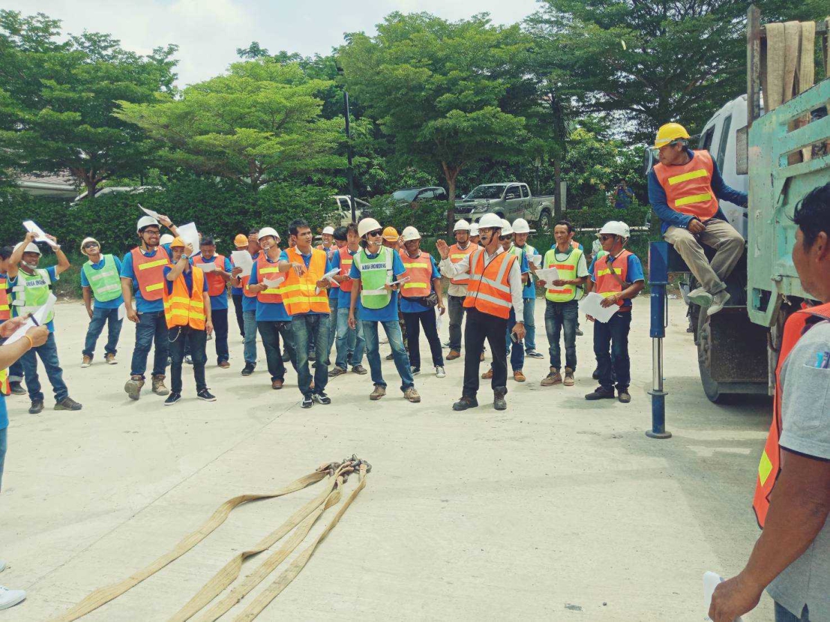 LINE_ALBUM_หลักสูตรปั้นจั่นชนิดเคลื่อนที่(Mobile Crane 4 _250828_12.jpg - หลักสูตรปั้นจั่นชนิดเคลื่อนที่ (Mobile Crane 4 ผู้)